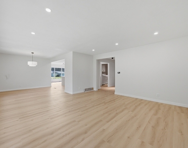 817 Illinois Avenue - Photo Thumbnail 3