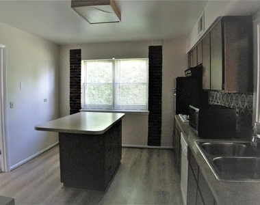 1514 Shepard Circle - Photo Thumbnail 5