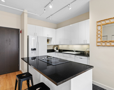 737 W Washington Boulevard - Photo Thumbnail 4