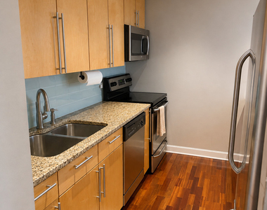 30 E Huron Street - Photo Thumbnail 4