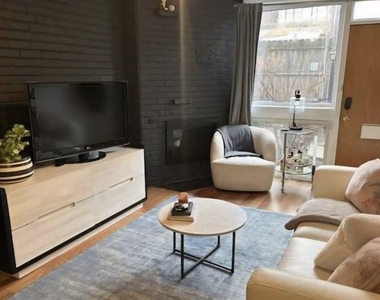 639 W Wellington Avenue - Photo Thumbnail 3