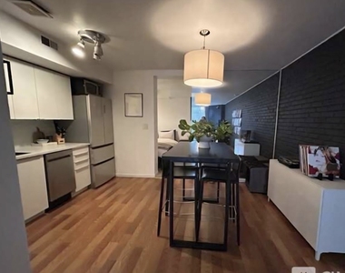 639 W Wellington Avenue - Photo Thumbnail 6