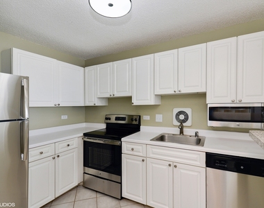 111 W Maple Street - Photo Thumbnail 3
