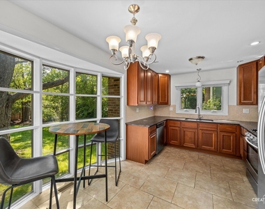 1164 Evergreen Avenue - Photo Thumbnail 9