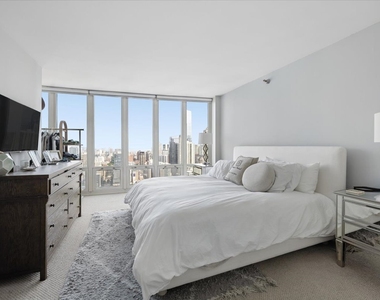 345 N Lasalle Street - Photo Thumbnail 9