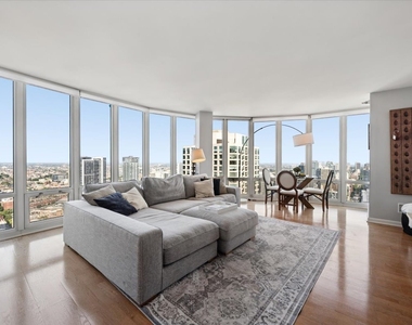 345 N Lasalle Street - Photo Thumbnail 1