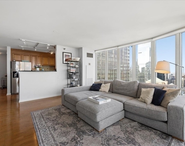 345 N Lasalle Street - Photo Thumbnail 4