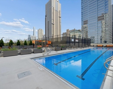 345 N Lasalle Street - Photo Thumbnail 17
