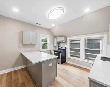 1619 Florence Avenue - Photo Thumbnail 3