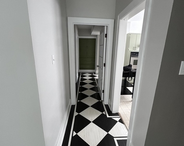 719 Taylor Street - Photo Thumbnail 8