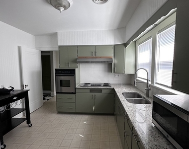 719 Taylor Street - Photo Thumbnail 17