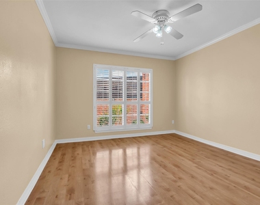 1800 Stoney Brook Drive - Photo Thumbnail 19