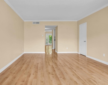 1800 Stoney Brook Drive - Photo Thumbnail 7