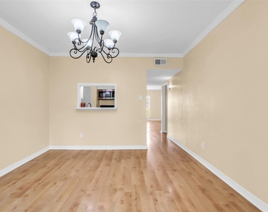 1800 Stoney Brook Drive - Photo Thumbnail 12