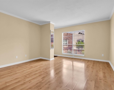 1800 Stoney Brook Drive - Photo Thumbnail 5
