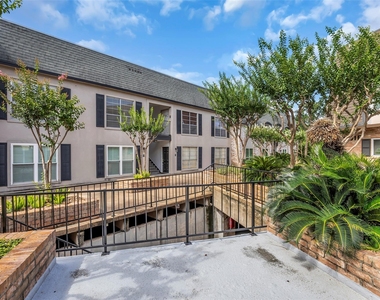 1800 Stoney Brook Drive - Photo Thumbnail 21
