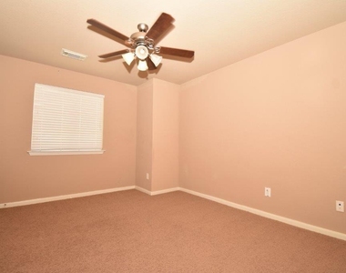 7027 Crockett Ridge Drive - Photo Thumbnail 12