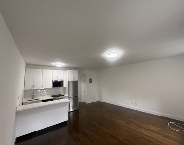 39 East 65th Street - Photo Thumbnail 2