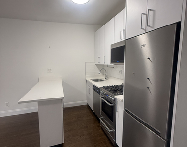 39 East 65th Street - Photo Thumbnail 1