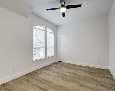 3550 Urban Woods Trail - Photo Thumbnail 14
