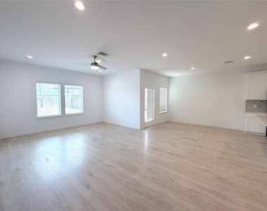 31722 Margaret Woods Lane - Photo Thumbnail 8