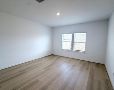31722 Margaret Woods Lane - Photo Thumbnail 12