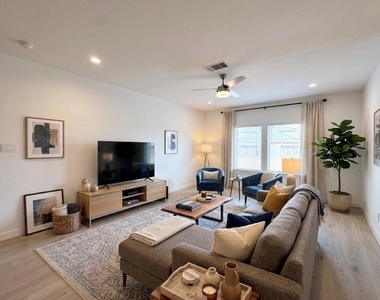 31722 Margaret Woods Lane - Photo Thumbnail 5