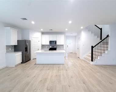 31722 Margaret Woods Lane - Photo Thumbnail 3