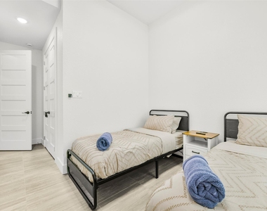 7103 Long Point Road - Photo Thumbnail 16