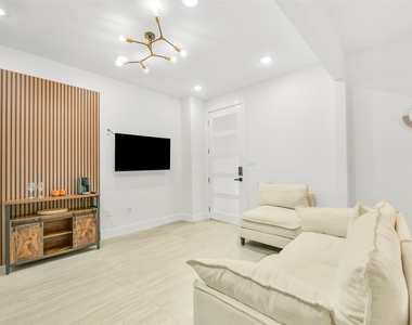 7103 Long Point Road - Photo Thumbnail 6