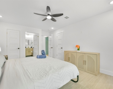 7103 Long Point Road - Photo Thumbnail 10