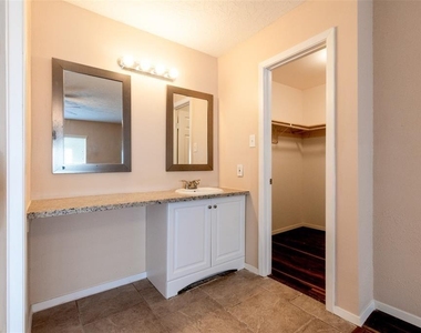 2527 Colonial Ridge Drive - Photo Thumbnail 14