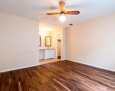 2527 Colonial Ridge Drive - Photo Thumbnail 12