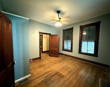 3716 Avenue K - Photo Thumbnail 2