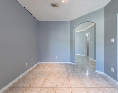 9907 Golden Glen Drive - Photo Thumbnail 6