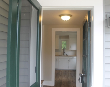 21 Collins - Photo Thumbnail 4