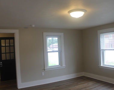 21 Collins - Photo Thumbnail 6