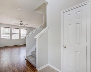 58 S Burberry Park Circle - Photo Thumbnail 2