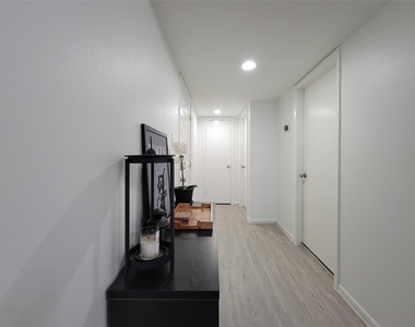 755 Bering Drive - Photo Thumbnail 14