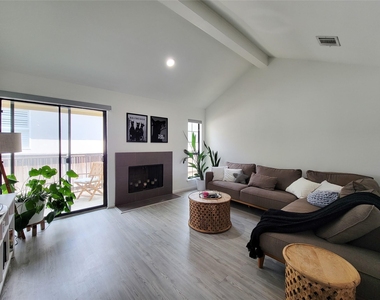 755 Bering Drive - Photo Thumbnail 2