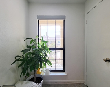 755 Bering Drive - Photo Thumbnail 9