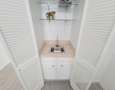 755 Bering Drive - Photo Thumbnail 15