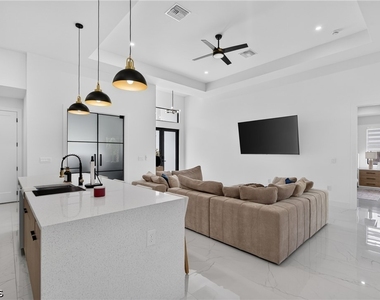 414 Highland Avenue - Photo Thumbnail 5