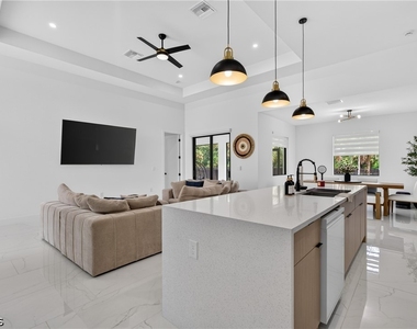 414 Highland Avenue - Photo Thumbnail 3