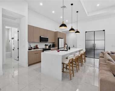414 Highland Avenue - Photo Thumbnail 4