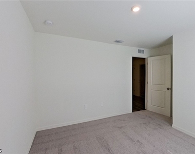 4020 Garden Boulevard - Photo Thumbnail 13