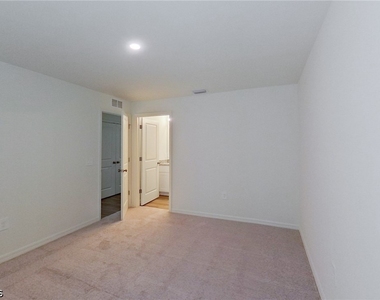 4020 Garden Boulevard - Photo Thumbnail 10