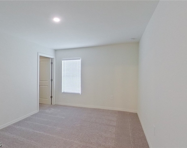 4020 Garden Boulevard - Photo Thumbnail 9