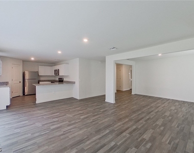 4020 Garden Boulevard - Photo Thumbnail 4