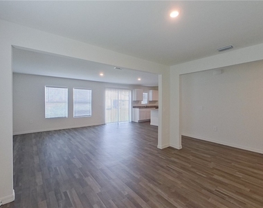 4020 Garden Boulevard - Photo Thumbnail 2
